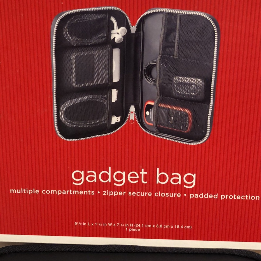 NWT GADGET BLACK BAG